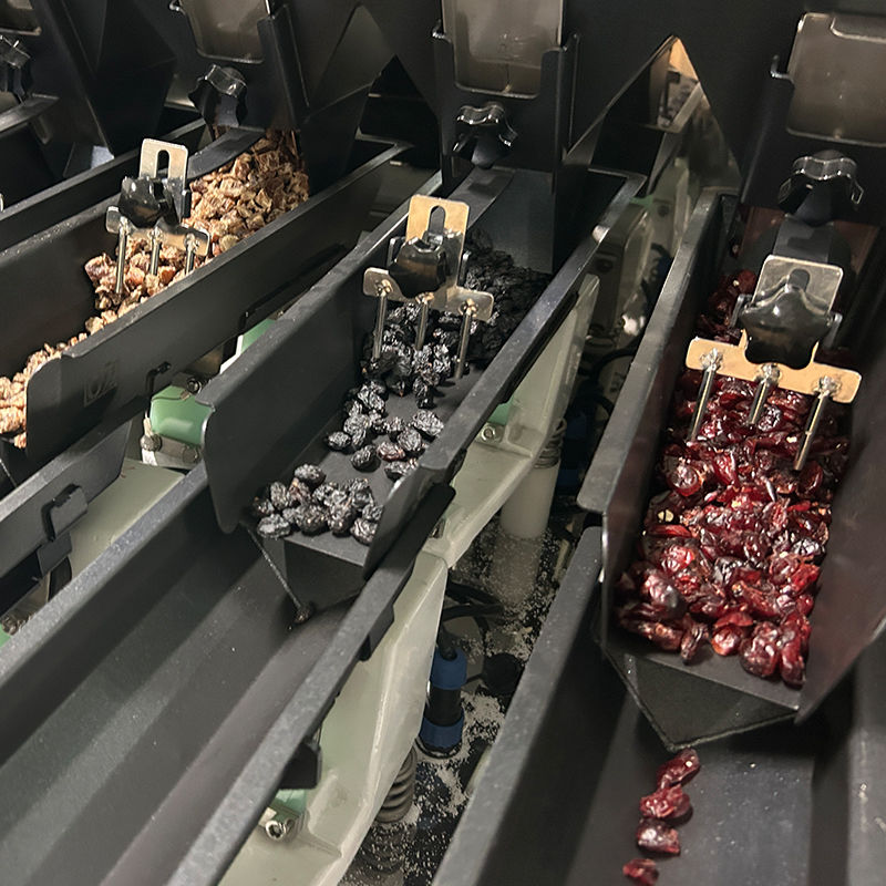 পাখির খাদ্য প্রিফেব্রিকেটেড ব্যাগ প্যাকিং মেশিন কুকুরের খাবার বিড়ালের খাবারের প্যাকেজিং মেশিন মাল্টিফাংশনাল গ্রানুল প্যাকেজিং সরঞ্জাম মাল্টিহেড ওয়েইগার মেশিন