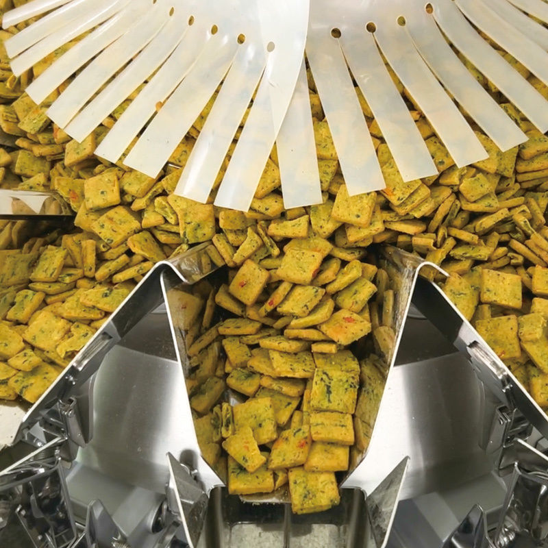 উচ্চ মানের উল্লম্ব স্বয়ংক্রিয় পরিমাণগত কণা স্ন্যাক ফুড সিলিং ফিলিং প্যাকিং ভিএফএফএস ওজন এবং প্যাকেজিং মেশিন