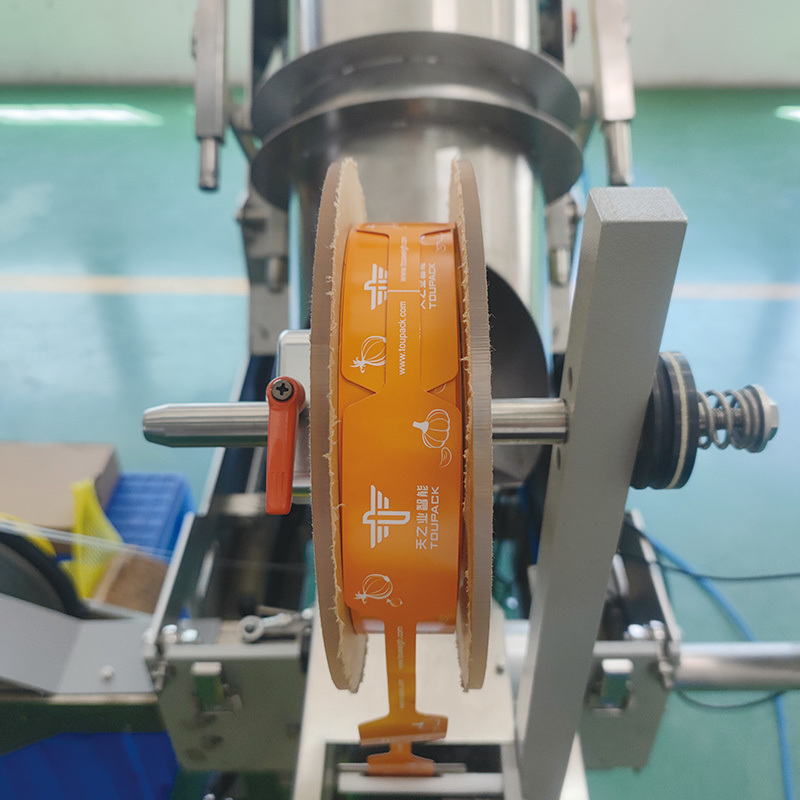 ক্রমাগত জাল ব্যাগ প্যাকেজিং মেশিন স্বয়ংক্রিয় দ্রুত প্যাকেজিং ভুট্টা সীফুড বেকন পেঁয়াজ জাল ব্যাগ সিলিং মেশিন