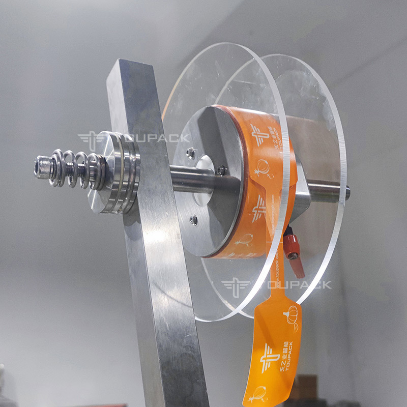 অর্ধ-স্বয়ংক্রিয় চিনাবাদাম কমলা ফল এবং সবজি আলু রসুন পেঁয়াজ জাল নেট ব্যাগিং মেশিন