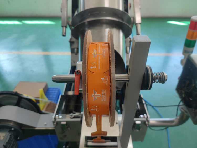 শাকসবজি, ফল, আদা, আলু, সাইট্রাস ফল প্যাকিংয়ের জন্য স্বয়ংক্রিয় নেট ব্যাগ প্যাকিং মেশিন ওজন সীমা 3g-5000g