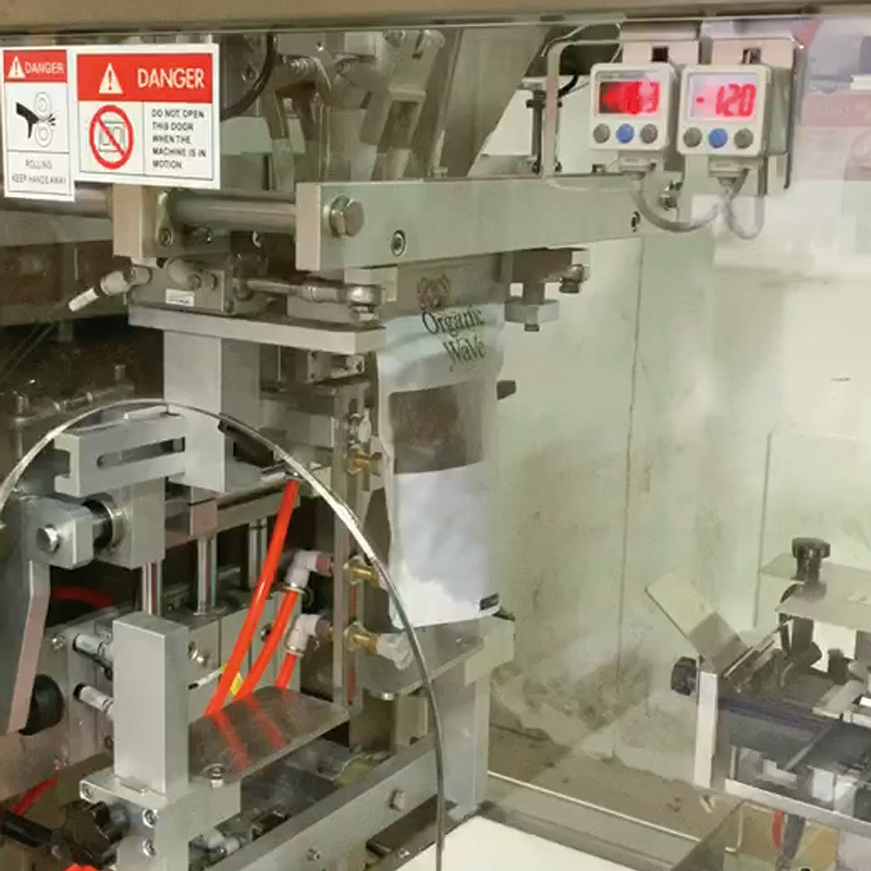 ভিয়েতনাম স্বয়ংক্রিয় কফি প্যাকেজিং সিস্টেম ডয়প্যাক রোস্টেড কফি বিন গ্যাসেট ব্যাগ জিপলক পাউচ প্যাকিং মেশিন তারিখ প্রিন্টার সহ